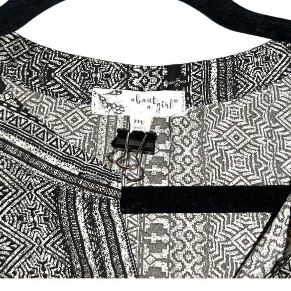 About A Girl Tunic Top Black and White Long Sleeve - Picture 5 of 7